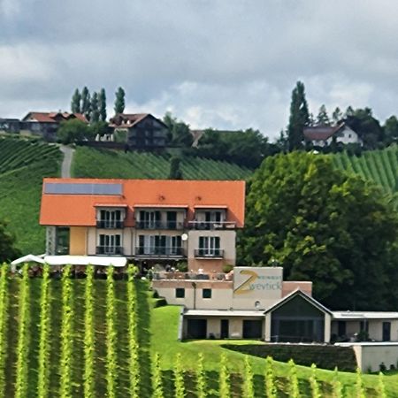 Zweytick Gaestezimmer Weingut Ratsch an der Weinstrasse Exterior foto