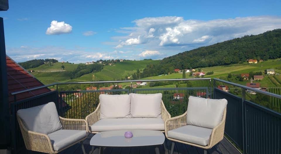 Zweytick Gaestezimmer Weingut Ratsch an der Weinstrasse Exterior foto