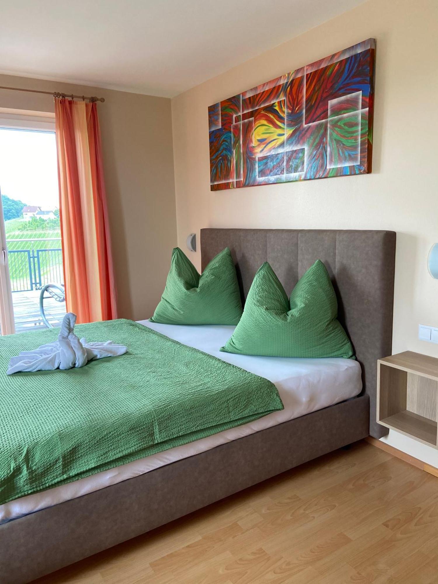 Zweytick Gaestezimmer Weingut Ratsch an der Weinstrasse Exterior foto