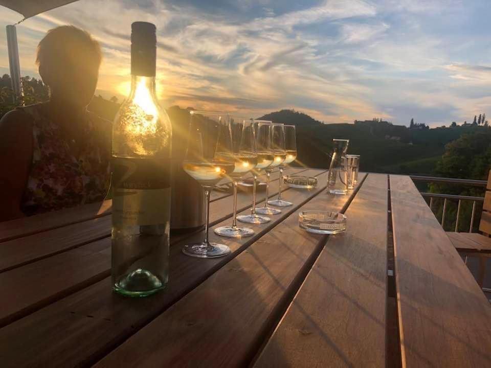 Zweytick Gaestezimmer Weingut Ratsch an der Weinstrasse Exterior foto