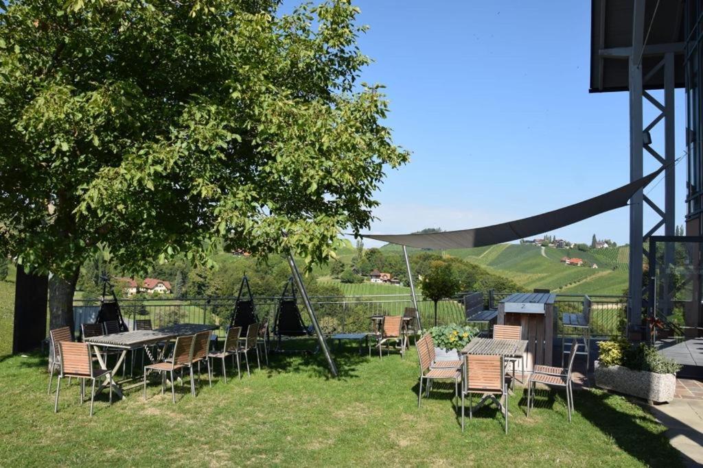 Zweytick Gaestezimmer Weingut Ratsch an der Weinstrasse Exterior foto