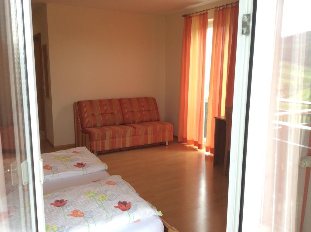 Zweytick Gaestezimmer Weingut Ratsch an der Weinstrasse Quarto foto