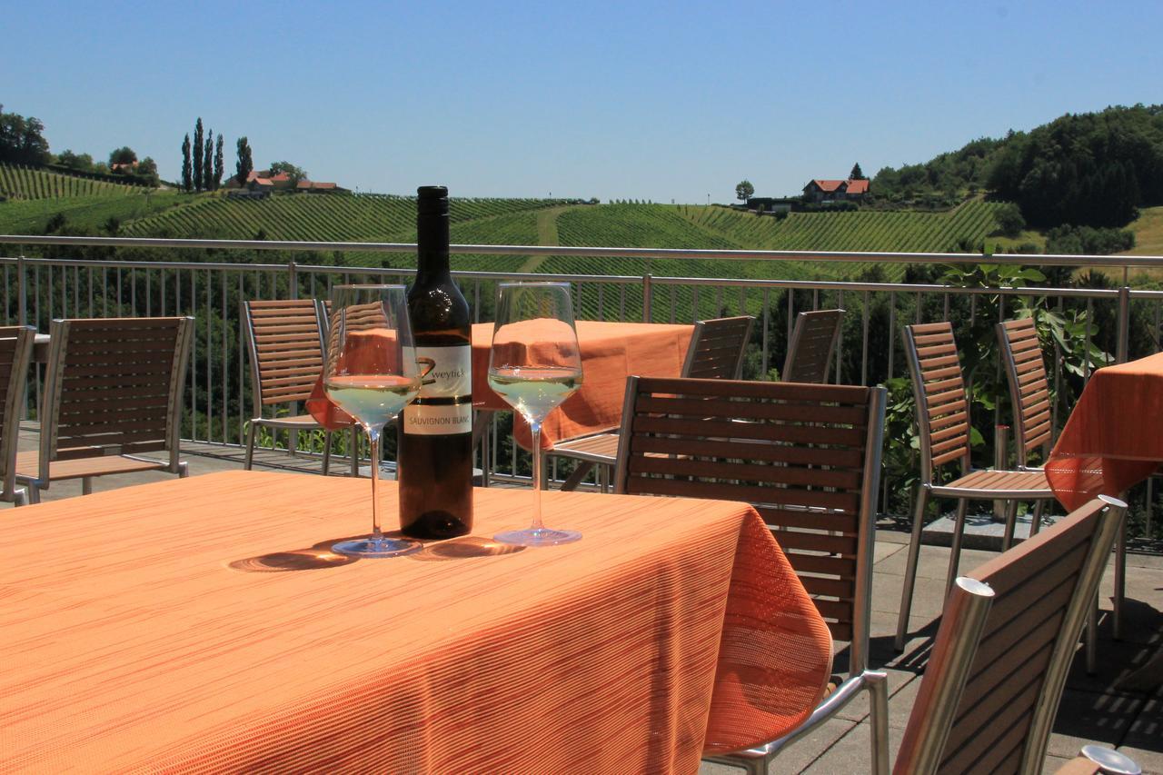 Zweytick Gaestezimmer Weingut Ratsch an der Weinstrasse Exterior foto