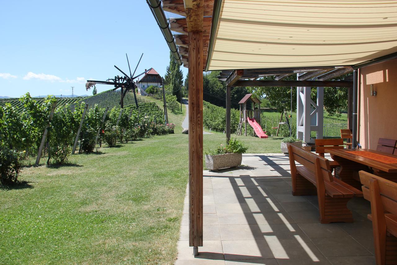 Zweytick Gaestezimmer Weingut Ratsch an der Weinstrasse Exterior foto