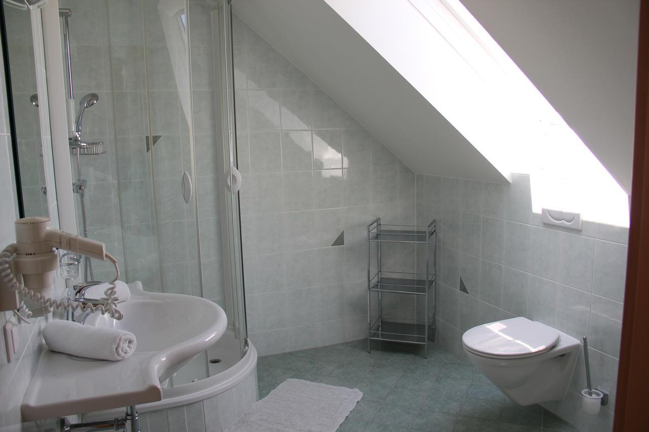 Zweytick Gaestezimmer Weingut Ratsch an der Weinstrasse Exterior foto